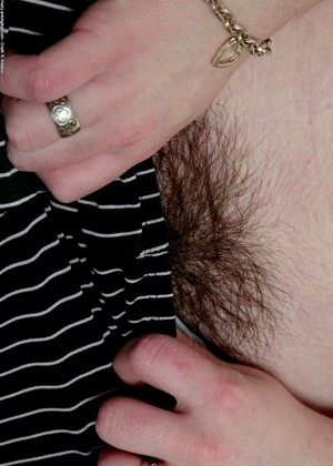 Atknaturalandhairy Model jpg 10