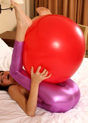 Balloonsluts Lola Skillful Dry Hump Mobi