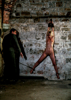 Bdsmprison Mirela Abelha Exemplary Torture Vr Mobi