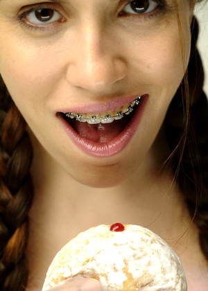 Beautyandbraces Model jpg 4