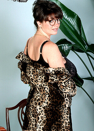 Bigboobbundle Diane Poppos Browsing Big Tits Little Models