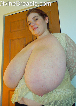 Divinebreasts Model jpg 10