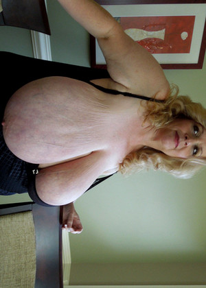 Divinebreasts Model jpg 6