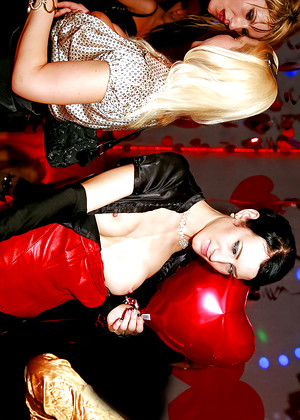 Drunksexorgy Stacy Silver Carmen Croft Amadea Emily Gabrielle Gucci Autumn Handjob Seximage