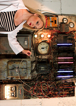 Electrosluts Aiden Starr Katharine Cane Sovereign Syre Cool Blonde Vidwo