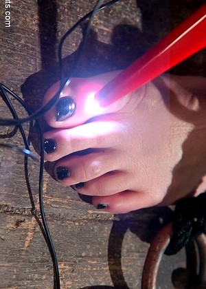 Electrosluts Mona Wales Annie Cruz Interesting Bdsm Vr Porn