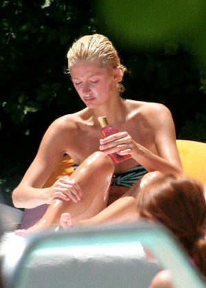 Paris Hilton pics