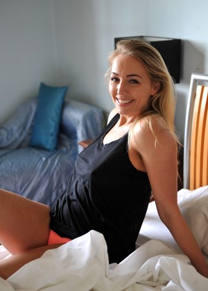 Girlfolio Hayley Marie Seduced Nice Ass Porn Feet