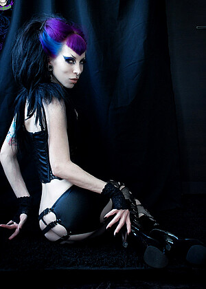 gothicsluts Razor Candi pics