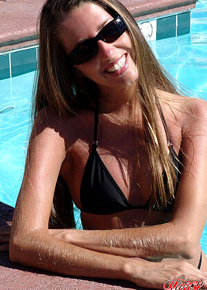 Hairyarms Lori Anderson Femdom Pool Cutting