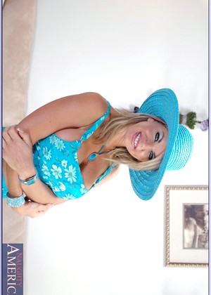 housewife1on1 Vicky Vette pics