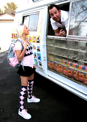 Icecreambangbang Icecreambangbang Model Sexy Schoolgirl Virtual Reality