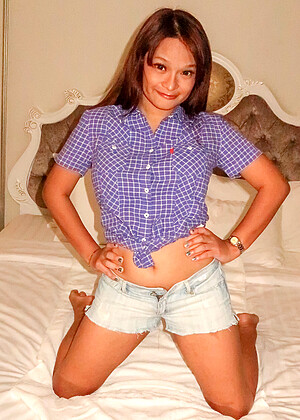 Ladyboy Bai Thong pics