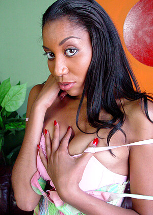Manojob Manojob Model Over Nipples Housewife