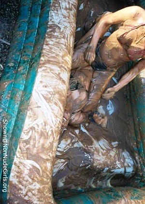 Lesbian Mud Fighting