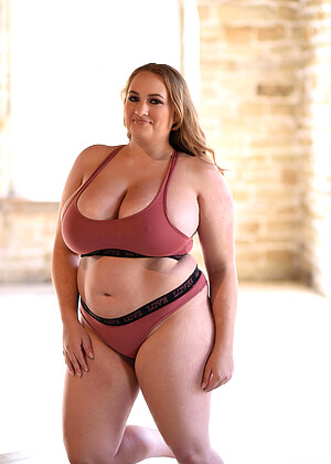 nothingbutcurves Sara Willis pics