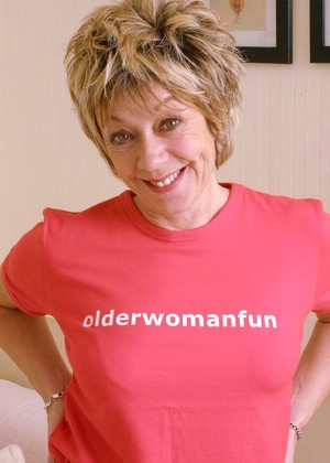Olderwomanfun Olderwomanfun Model Features Milf Instaporn