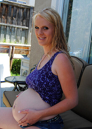 Pregnantkristi Hydii May Punished Blonde Tub