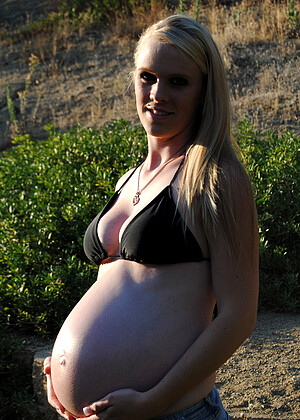 pregnantkristi Hydii May pics