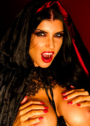 Romi Rain pics