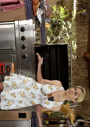 Realitykings Dee Williams Full Kitchen Stream