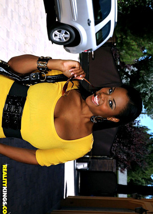 roundandbrown Roundandbrown Model pics