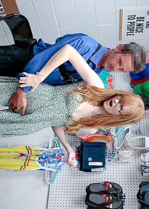 shoplyfter Amber Stark pics