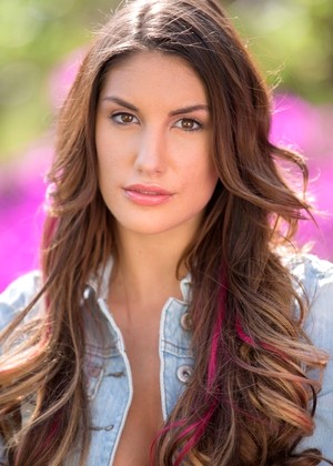 August Ames pics