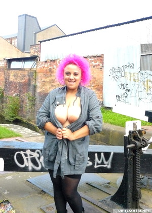 Ukflashers Roxy Surfing Pink Haired Library