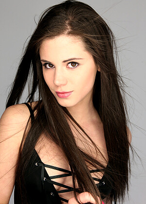 watch4beauty Little Caprice pics