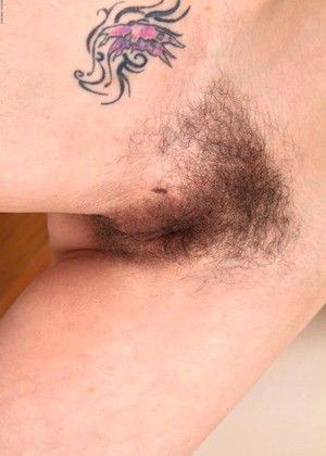 Atknaturalandhairy Model jpg 3