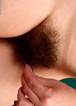 Atknaturalandhairy Model jpg 10