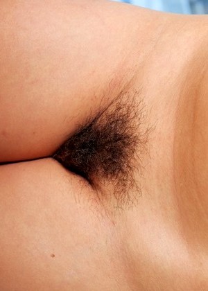 Atknaturalandhairy Model jpg 5