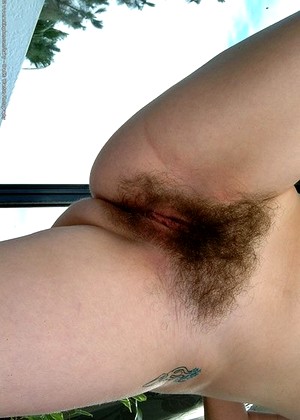 Atknaturalandhairy Model jpg 10