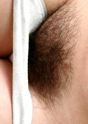 Atknaturalandhairy Model jpg 6