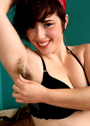 atknaturalandhairy Simone pics