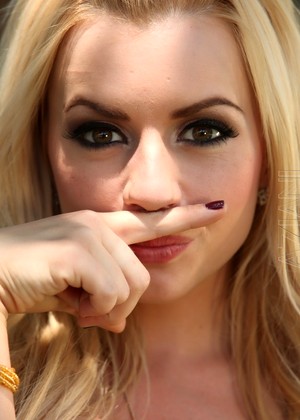 Lexi Belle pics