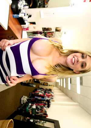 Kagney Linn Karter pics