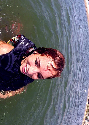 Bangbrosnetwork Tina Hot Alura Beach Fotos Porno
