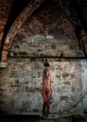 bdsmprison Mirela Abelha pics