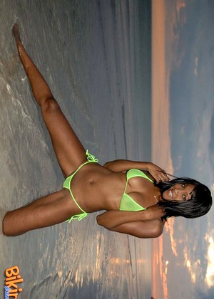 Bikinidream Bikinidream Model Cutey Beach Nudevista