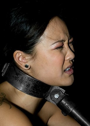 Asian Bondagestar