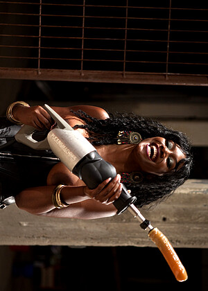 Nyomi Banxxx pics