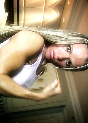 femalehardbody Larissa Reis pics