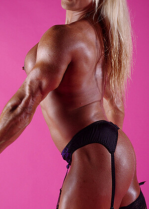 femalehardbody Lisa Cross pics