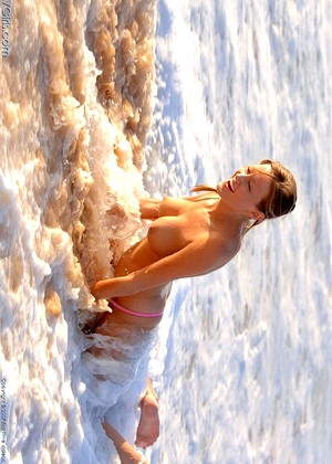 Firsttimevideos Carli Banks Charming Topless Bikini Mobilephoto