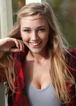 Kendra Sunderland jpg 14