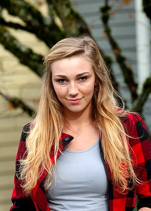 Kendra Sunderland pics