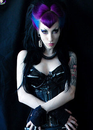 gothicsluts Razor Candi pics