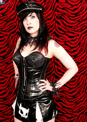 gothicsluts Serena Toxicat pics